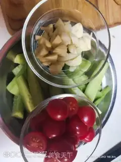 Make Five flowers for cucumbers step 0