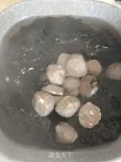Make Beefball violet egg soup step 2