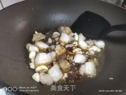 Make Five flowers for cucumbers step 1