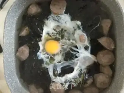 Make Beefball violet egg soup step 3
