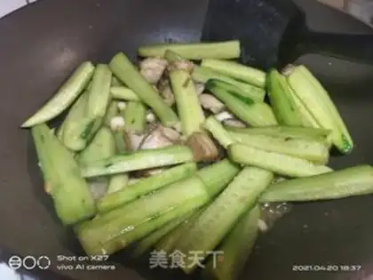 Make Five flowers for cucumbers step 2