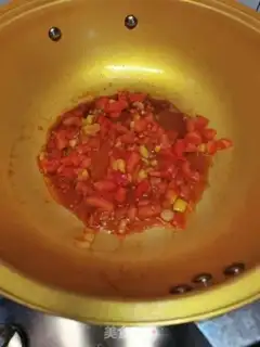 Make Tomato noodle soup step 2