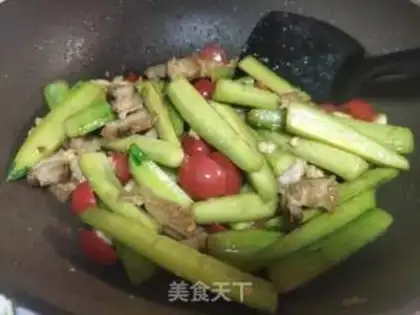 Make Five flowers for cucumbers step 5
