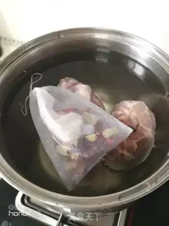Make Wing-nam beef soup with onion cakes step 4