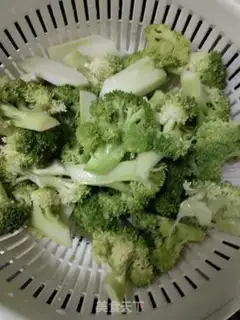 Make Cow guacamole and broccoli step 1