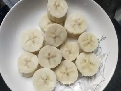 Make Banana shake step 1