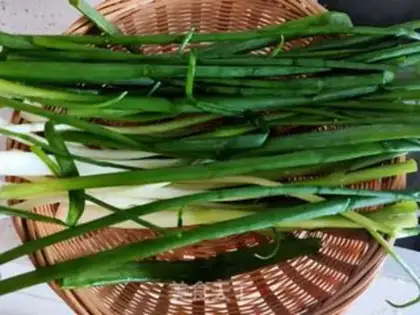 Make The onion saves the trick step 1