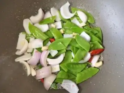 Make Dutch onion tea and fried eggs step 9
