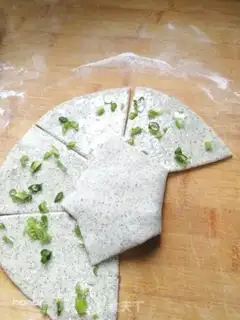 Make Wing-nam beef soup with onion cakes step 14