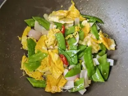 Make Dutch onion tea and fried eggs step 13