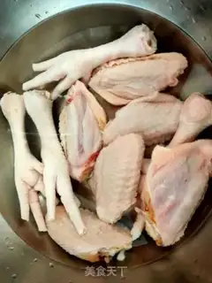 Make Spicy chicken claw wings step 1
