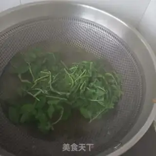 Make Fry eggs with the head step 1