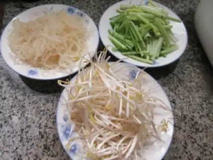 Make The celery green bean sprouts step 0