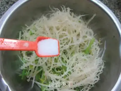 Make The celery green bean sprouts step 4
