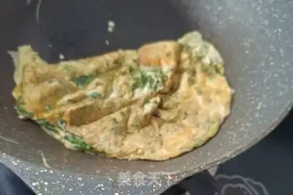 Make Fry eggs with the head step 9