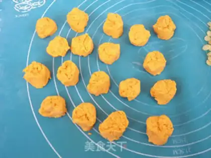 Make Chocolate pumpkin ball step 7