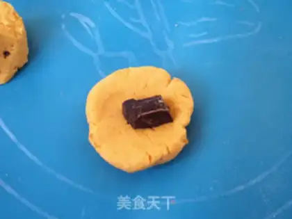 Make Chocolate pumpkin ball step 8