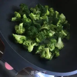 Make Tea and oil and broccoli step 6