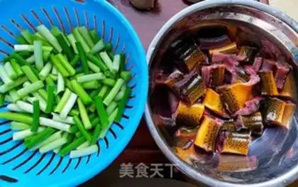 Make The mackerel burns the garlic step 0
