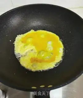 Make Old sprouts, fried eggs step 5