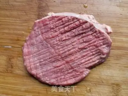 Make Black pepper steak with broccoli step 1
