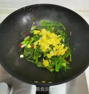 Make Old sprouts, fried eggs step 10
