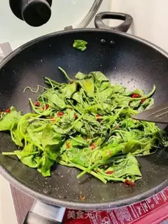 Make Pumpkin leaves step 4