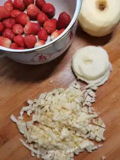 Make Strawberry apple sauce step 2