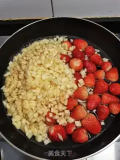 Make Strawberry apple sauce step 3