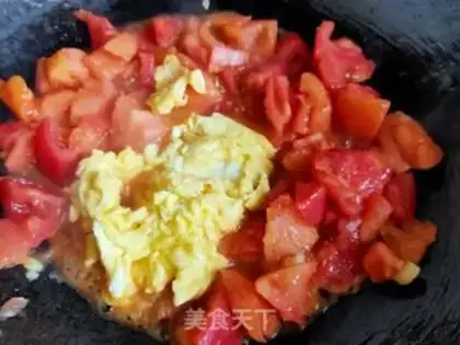 Make Tomato fried eggs step 5