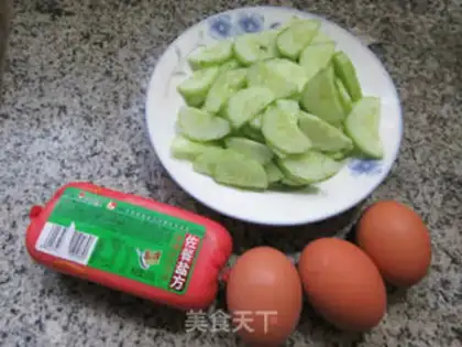 Make Saline eggs and cucumber chips step 0