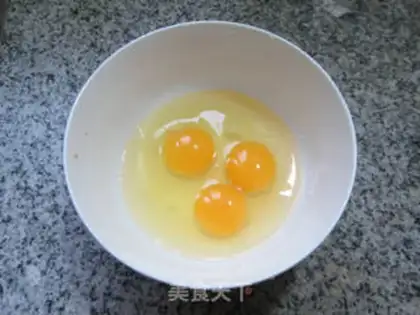 Make Saline eggs and cucumber chips step 2