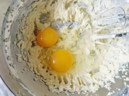 Make Apple yogurt cake step 1