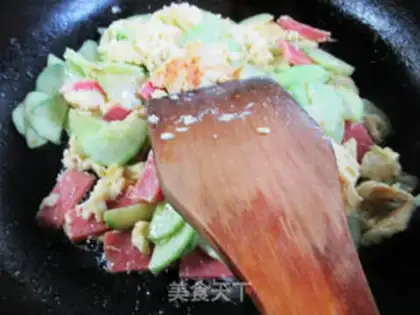 Make Saline eggs and cucumber chips step 5