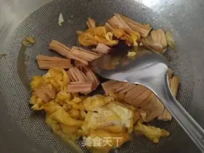 Make Eggs and chicken step 3