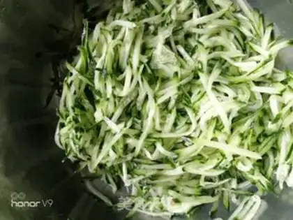Make cucumber eggnoll step 1