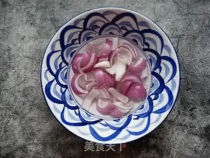 Make Onion pickles with tofu skin step 1