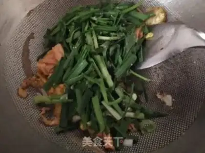 Make Eggs and chicken step 4
