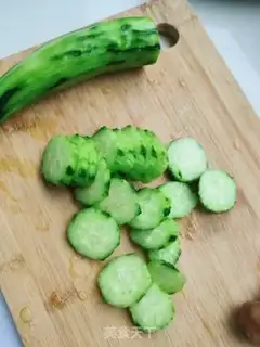 Make Juicy cucumber step 1