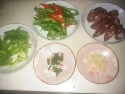 Make Pepper fried sausage step 1