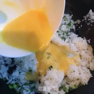 Make Onion egg fried rice step 4