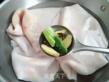 Make Roasted pig rolls step 1