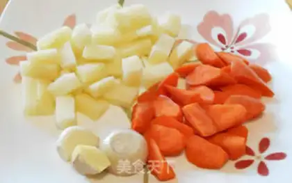 Make Red-burned potatoes and flowers step 1