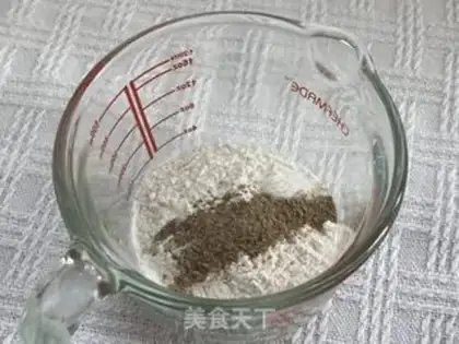 Make Hand grab cake step 3