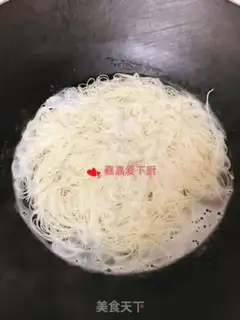 Make Tomato egg noodles step 2