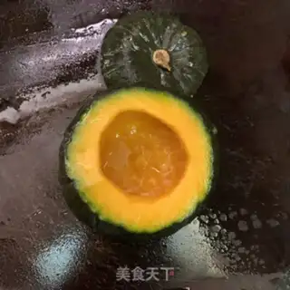 Make Pumpkin steamed eggs step 1
