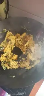 Make Onion fried goose eggs step 7