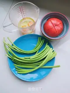 Make Garlic tomato fried eggs step 0