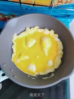 Make Garlic tomato fried eggs step 3