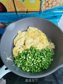 Make Garlic tomato fried eggs step 4